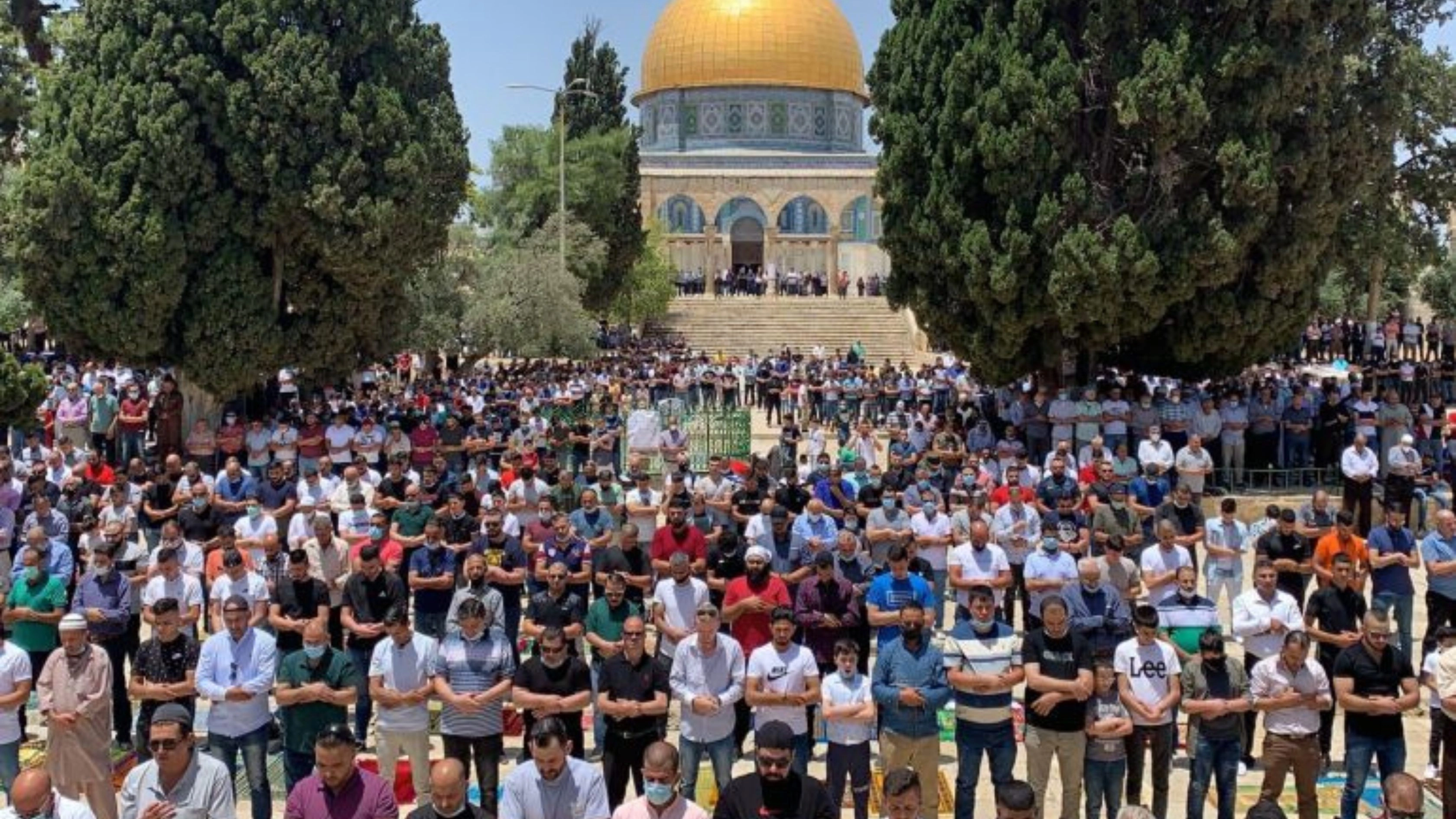 أكثر من 70 ألفًا يؤدون صلاة الجمعة في المسجد الأقصى المبارك