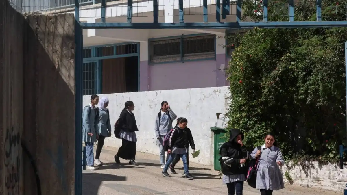 هآرتس: إسرائيل ستفرض منهجها التعليمي على 45 ألف طالب فلسطيني بالقدس الشرقية