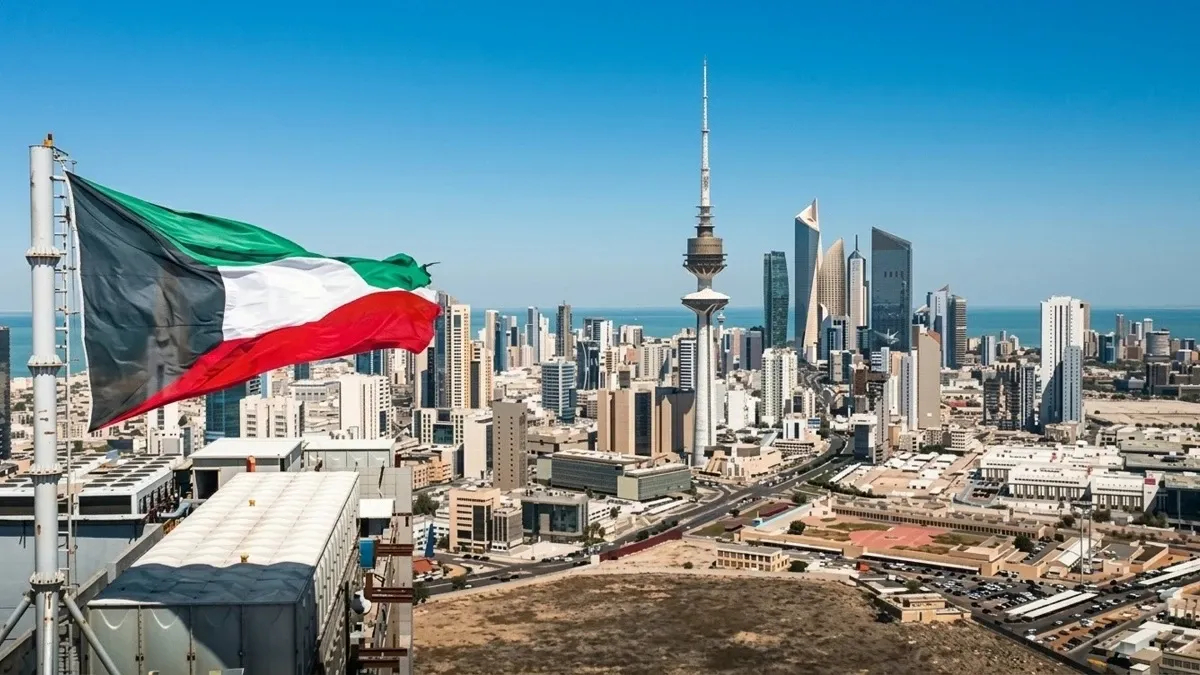 الكويت: السيطرة على حريق مجمع سكني بعد استهدافه بمسيرة إيرانية