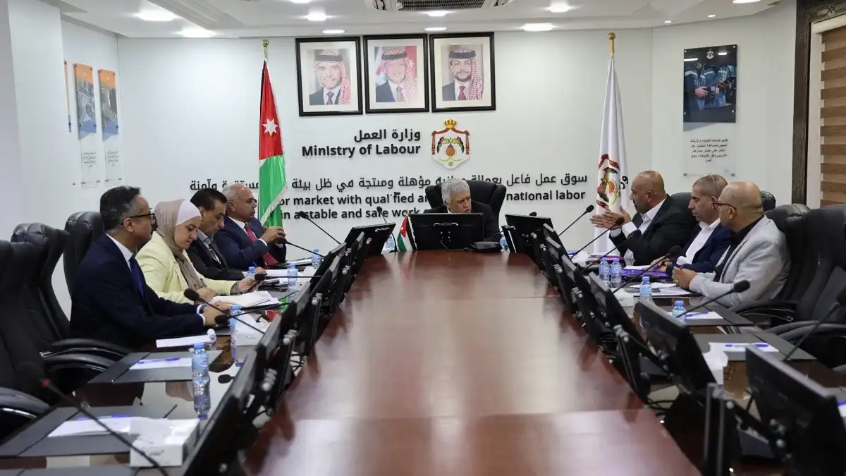 وزير العمل يلتقي نقابة أصحاب مكاتب استقدام العاملين في المنازل