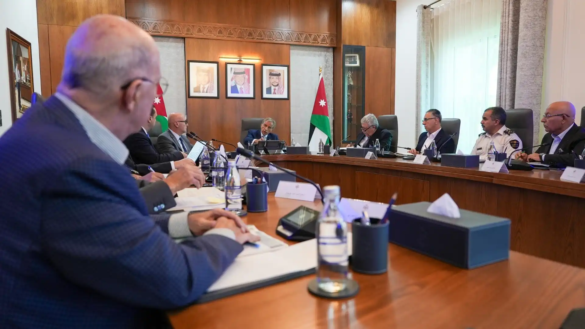 رئيس الوزراء يترأس اجتماعا لبحث استدامة سلاسل التَّوريد والإمداد في موانئ العقبة والمعابر بالتَّعاون مع القطاع الخاص