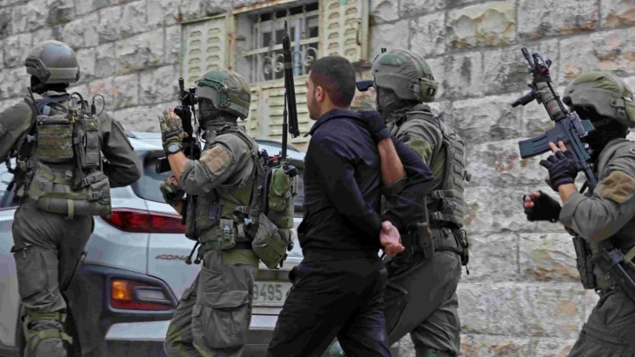 قوات الاحتلال تعتقل 20 فلسطينيا في الضفة الغربية