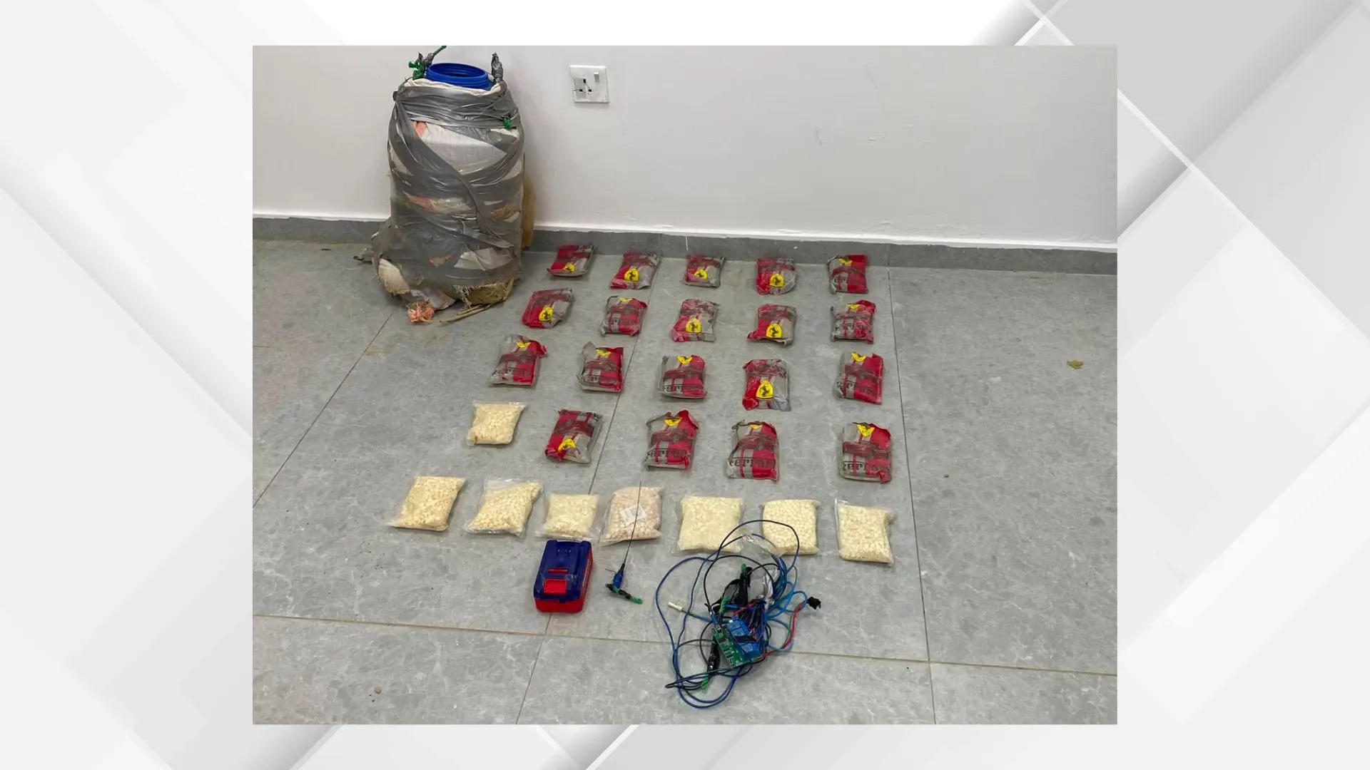 المنطقة العسكرية الجنوبية تُحبط محاولة تهريب كمية كبيرة من المخدرات بواسطة بالونات موجّهة