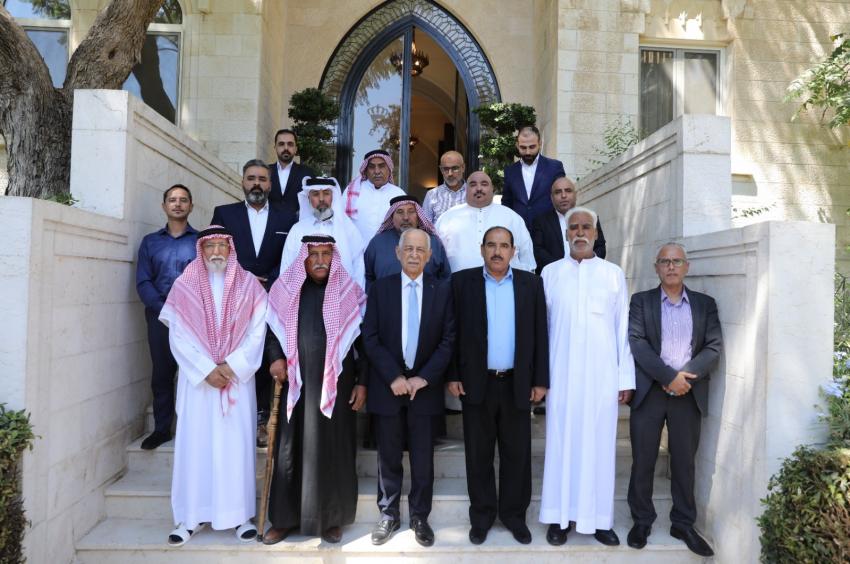 رئيس الديوان الملكي يلتقي وفدا من أبناء عشيرة العزي من البادية الشمالية