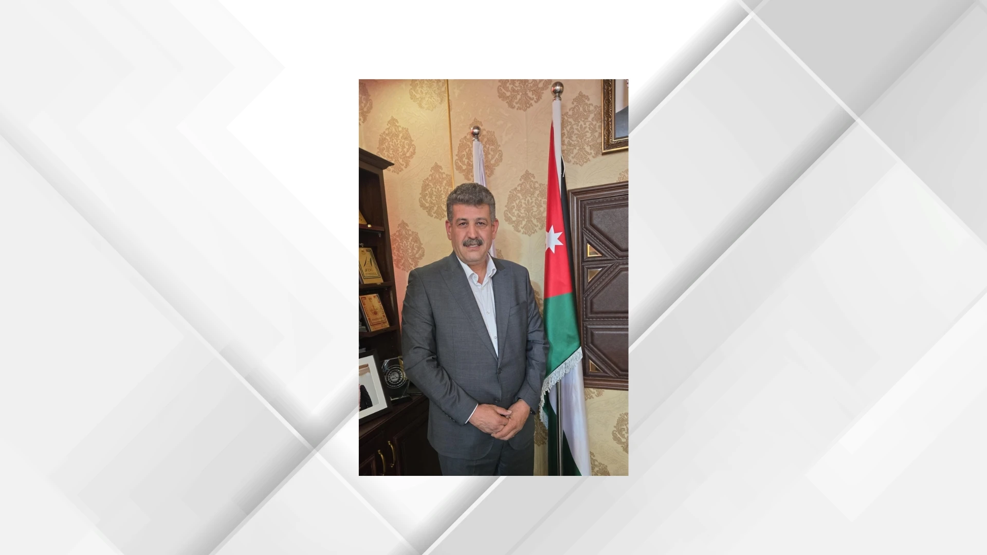 أبو عاقولة نقيبا لأصحاب شركات التخليص ونقل البضائع بالتزكية