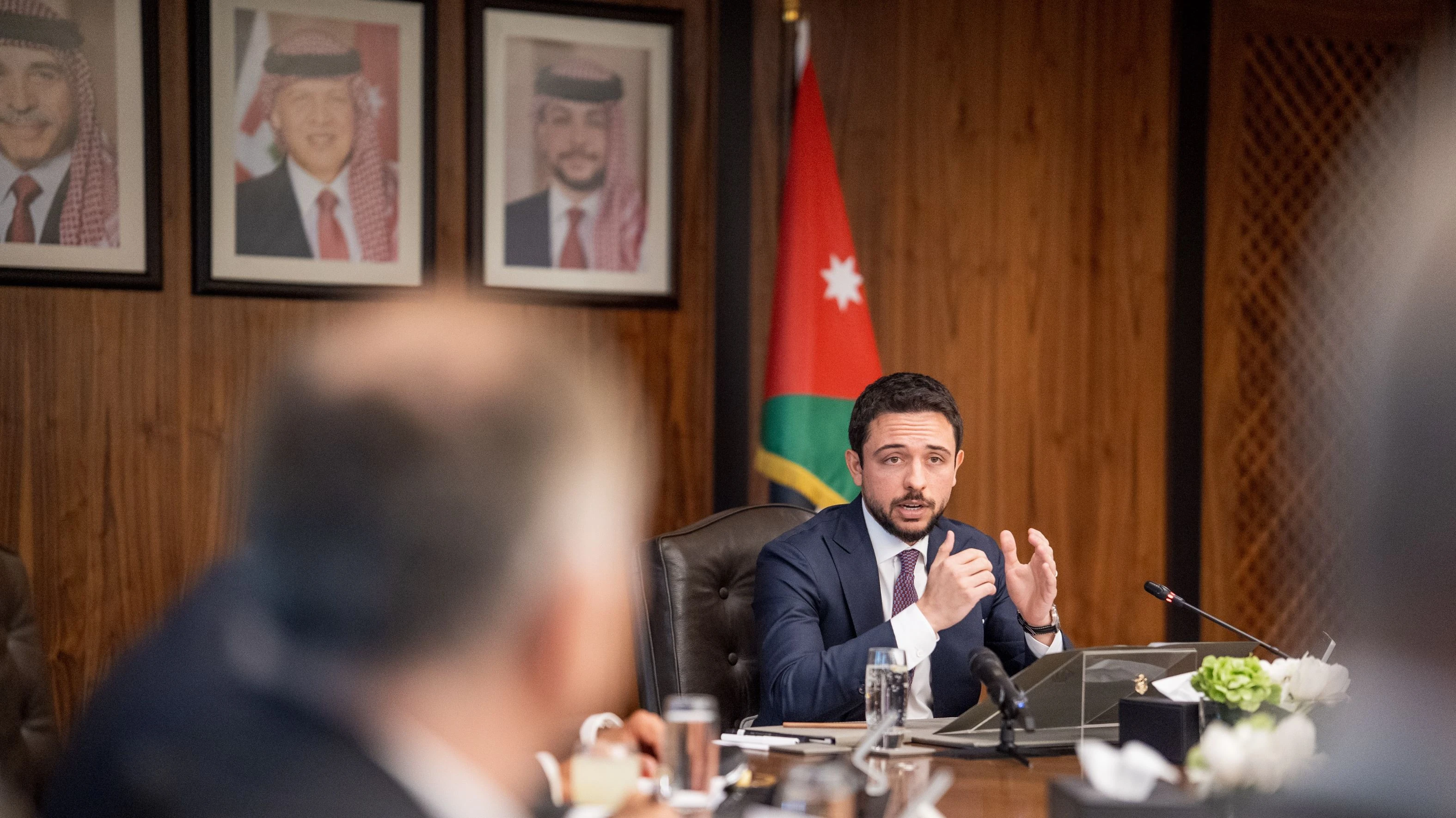 نائب الملك، ولي العهد يترأس جانبا من جلسة مجلس الوزراء