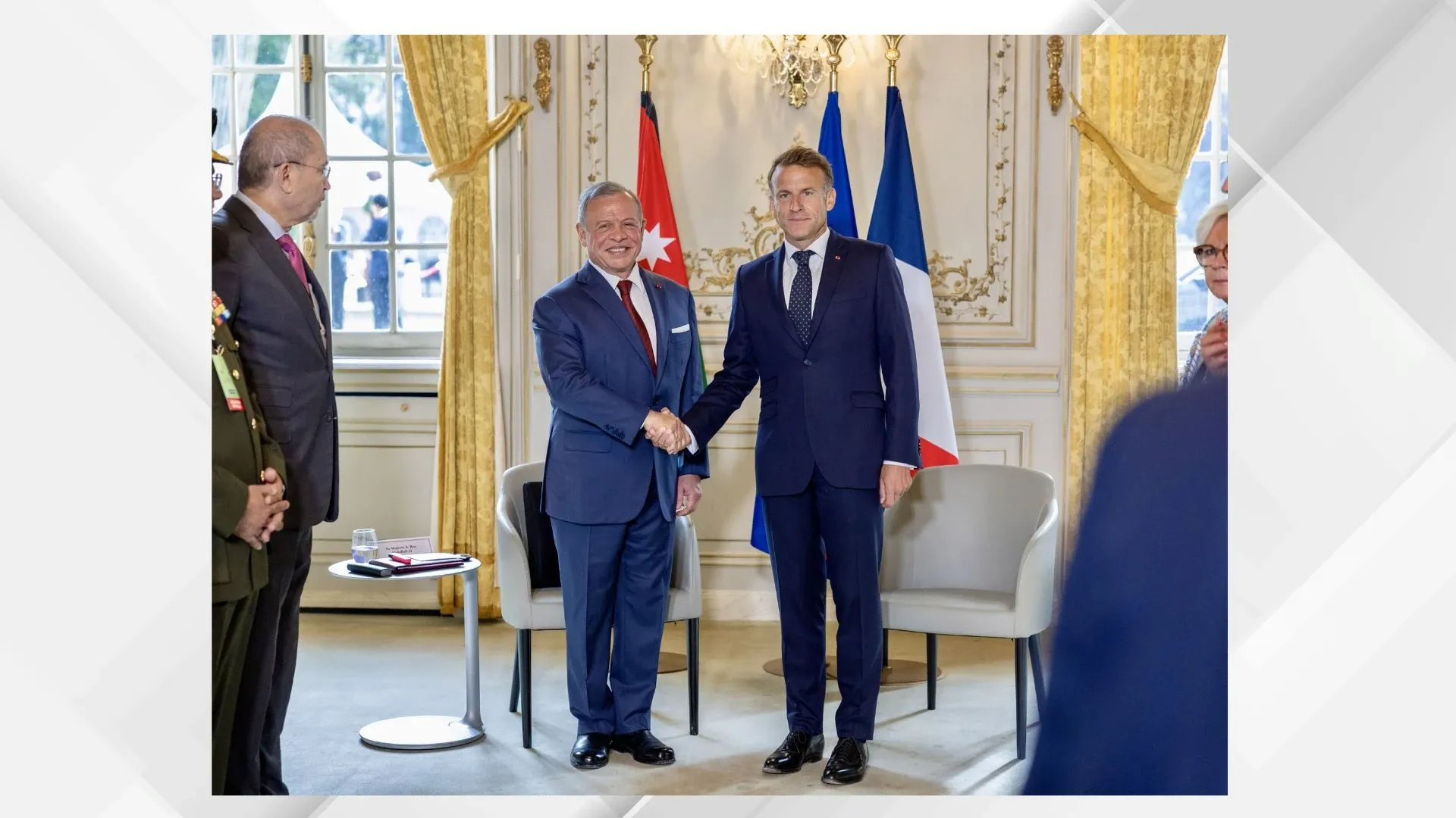الملك والرئيس الفرنسي يبحثان في باريس سبل تعزيز العلاقات الثنائية