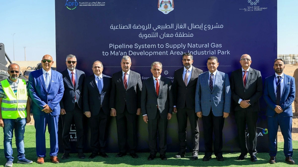 رئيس الوزراء يضع حجر الأساس لمشروع إيصال الغاز الطبيعي لمدينة الرَّوضة الصِّناعيَّة ويفتتح مشروع التوسعة الجديد لمستشفى معان الحكومي قبيل ترؤسه لجلسة مجلس الوزراء في المحافظة