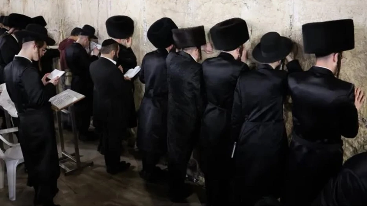 القدس المحتلة.. نتنياهو ومستوطنون يقتحمون ساحة حائط البراق بحراسة مشددة