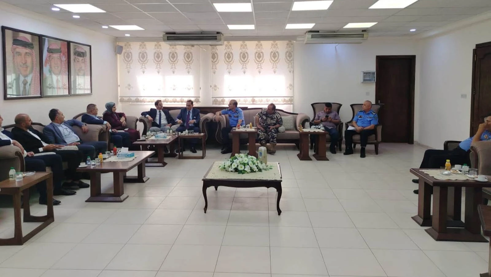 فريق عمل يتفقد إجراءات نقل الركاب بين الاردن وسوريا