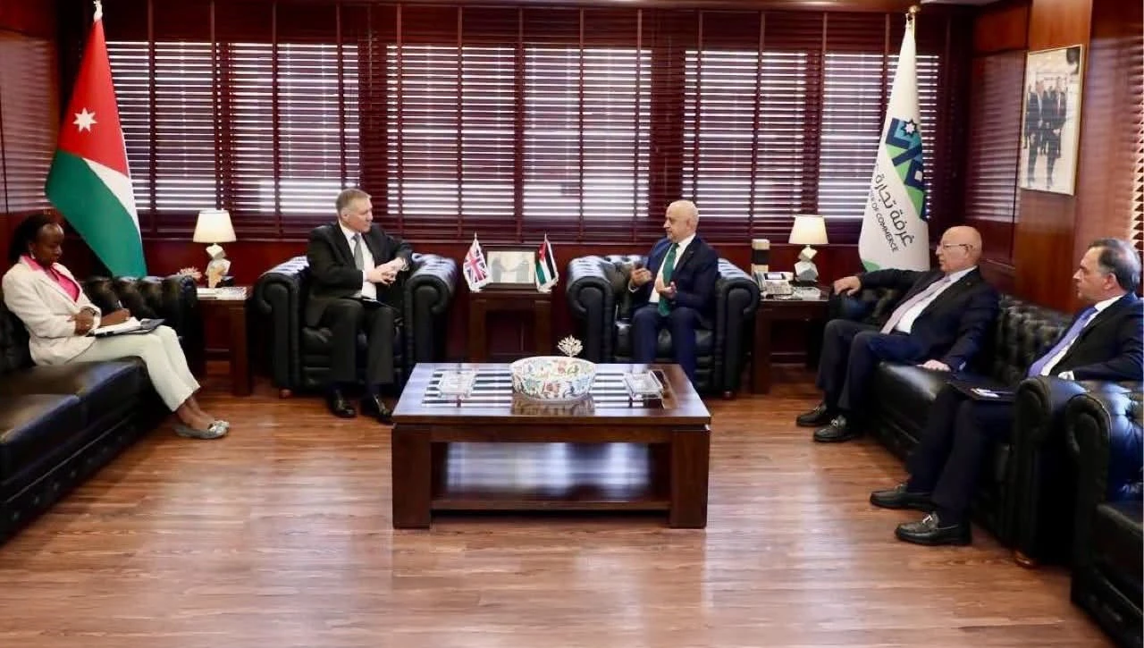 تجارة عمان تدعو لتحويل مخرجات زيارة الملك لبريطانيا الى استثمارات