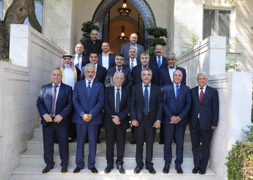 رئيس الديوان الملكي يلتقي وفدا من أبناء المفرق