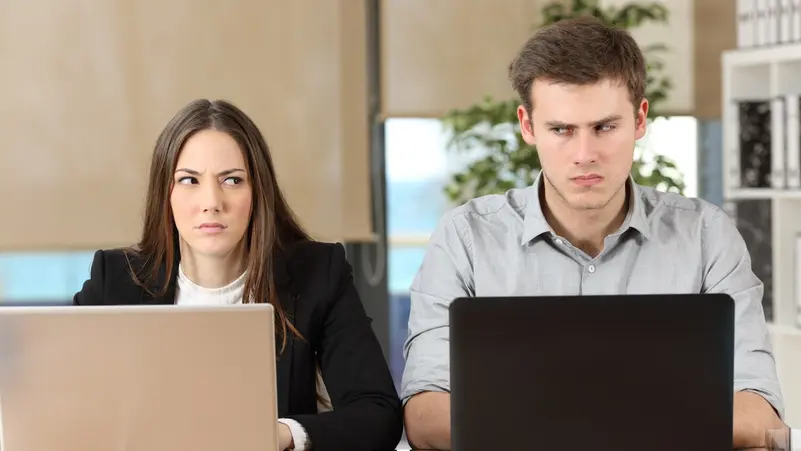 دراسة تكشف كيف تصنع السلطة الفروق بين الرجال والنساء