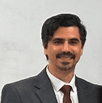 السيد علي النقرش وعائلته يهنئون الدكتور المهندس طارق موفق الصالح بمناسبة إنجازه الأكاديمي المميز
