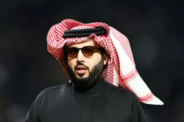 معالي المستشار تركي آل الشيخ يرد على الفنان عمر العبداللات