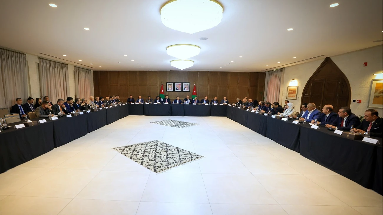 رئيس الوزراء يلتقي حزب الميثاق الوطني ضمن سلسلة جديدة من اللقاءات مع الأحزاب