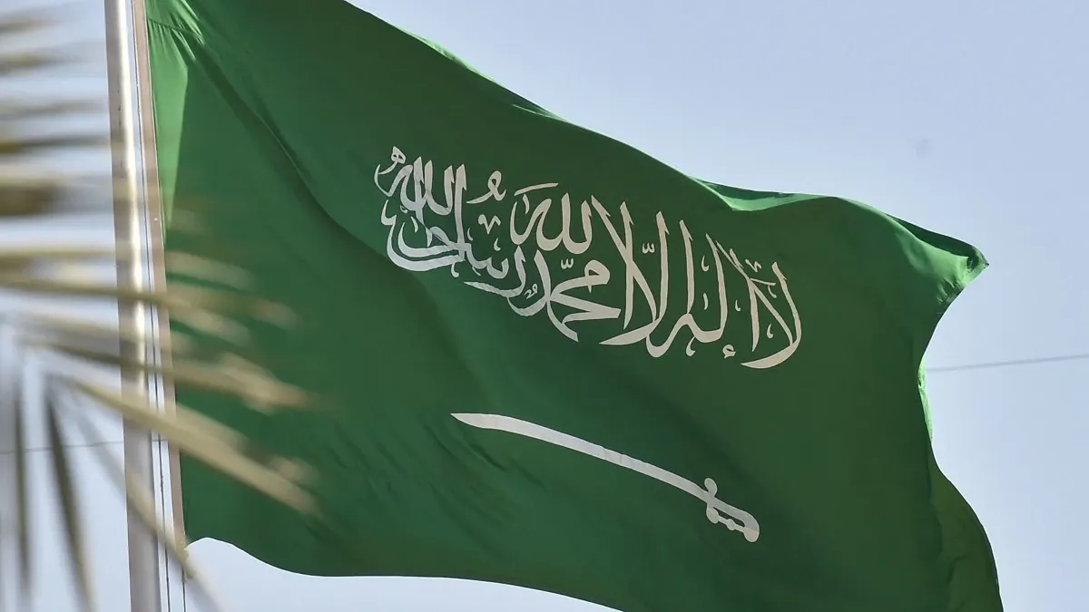 السعودية: 4 إصابات وأضرار مادية جراء سقوط شظايا لصاروخين في الرياض