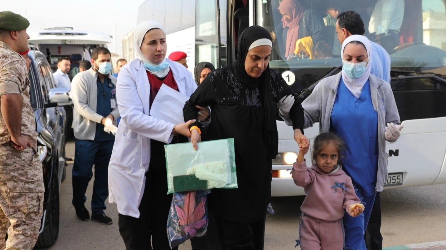 القوات المسلحة تُجلي الدفعة الـ35 من أطفال غزة المرضى لتلقي العلاج في الأردن
