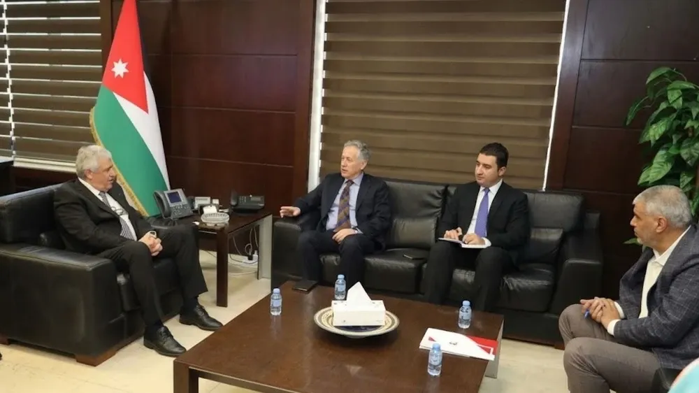 وزير النقل والعمل والسفير التركي يبحثان تعزيز التعاون المشترك