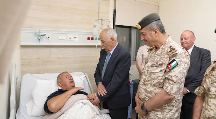 بتوجيهات ملكية .. رئيس الديوان الملكي يتابع  الأوضاع الصحية لمصابي الاعتداء الإرهابي بالكرك ويطلع على احتياجاتهم
