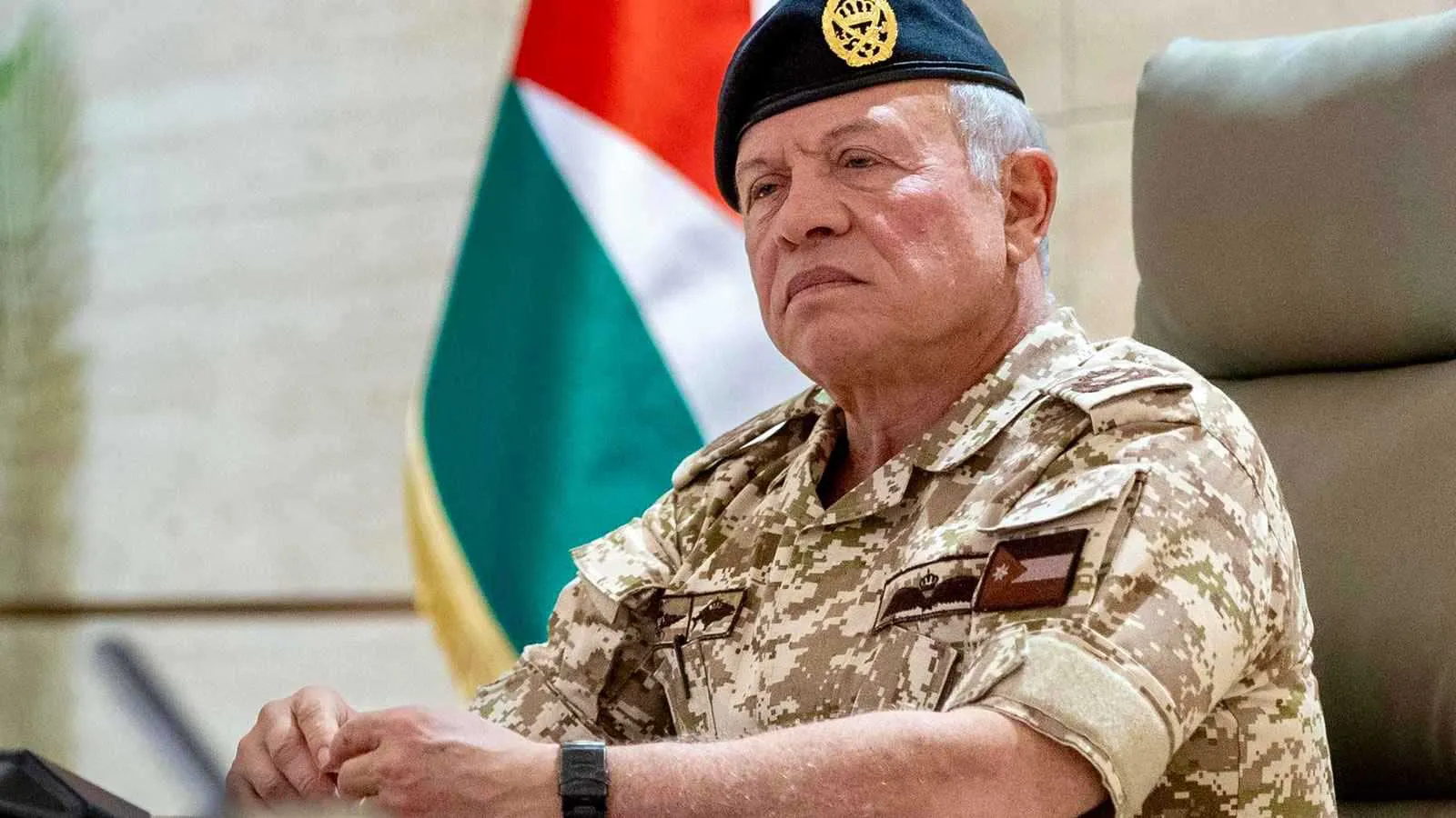 الملك بعد القبض على الإرهابيين: النشامى لاحقوهم حتى جحورهم ولن يفلتوا من العقاب