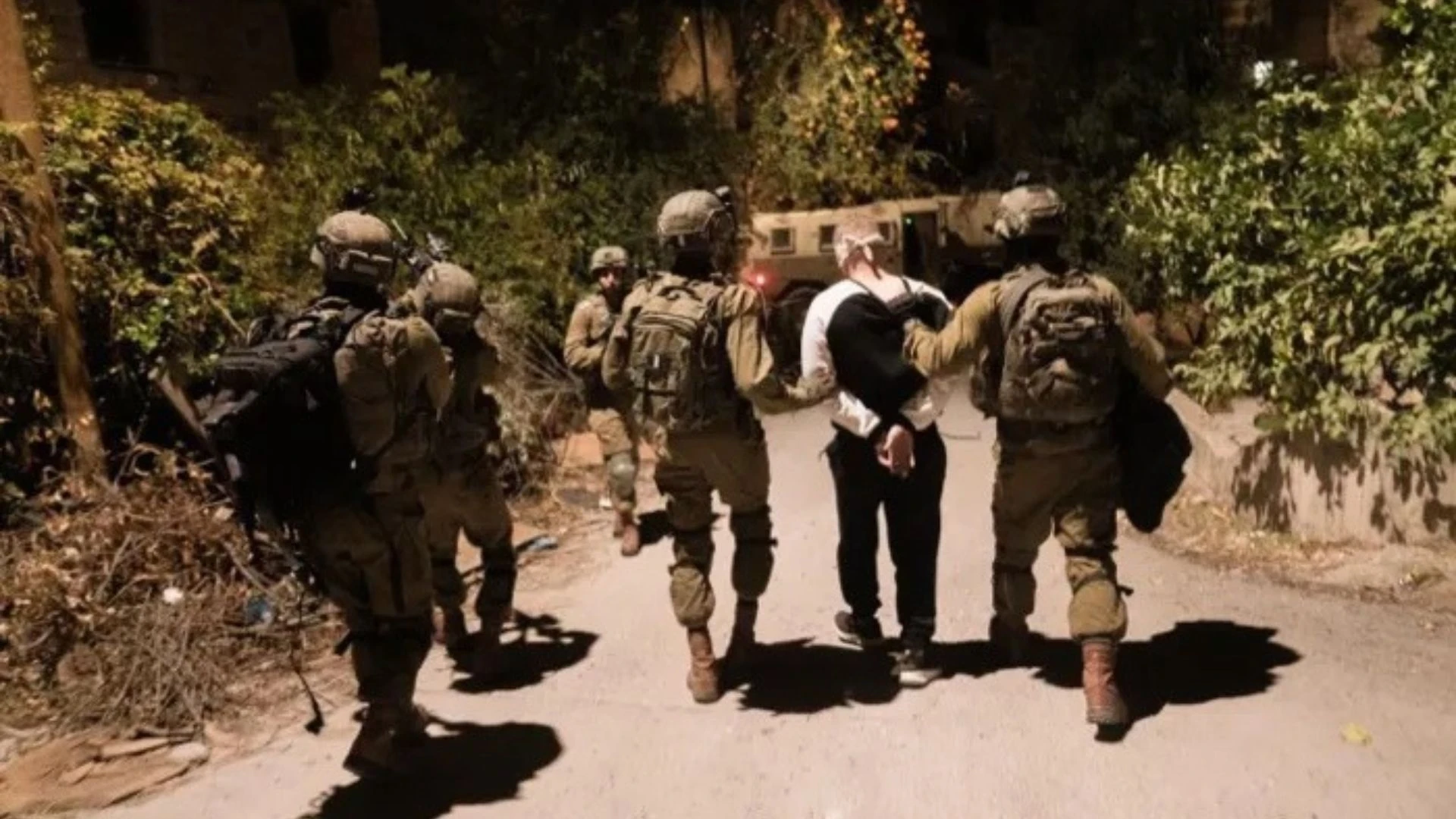 قوات الاحتلال تعتقل 22 فلسطينيا في الضفة الغربية