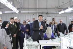 وزير العمل يفتتح مصنعا في الشوبك