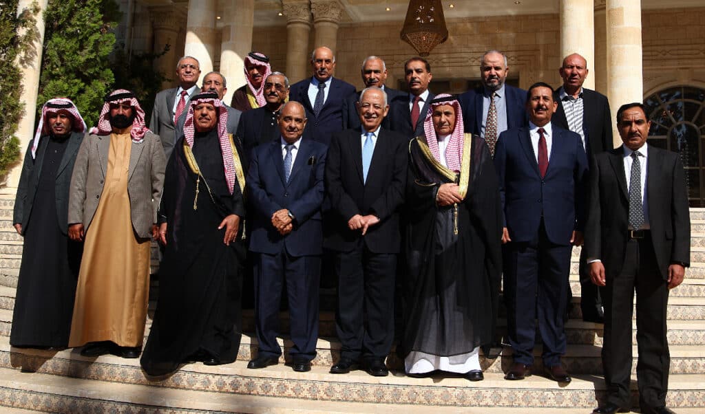 تنفيذاً للتوجيهات الملكية، العيسوي يلتقي متقاعدين عسكريين 3 تنفيذاً للتوجيهات الملكية، العيسوي يلتقي متقاعدين عسكريين