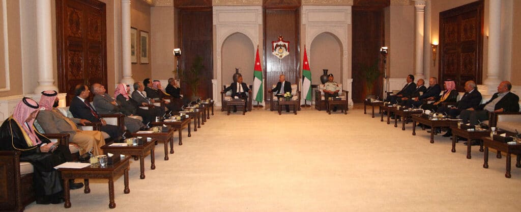 تنفيذاً للتوجيهات الملكية، العيسوي يلتقي متقاعدين عسكريين 4 تنفيذاً للتوجيهات الملكية، العيسوي يلتقي متقاعدين عسكريين