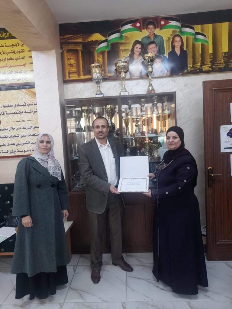 مدير الشؤون الإدارية والمالية في لواء الكورة تَرْعَى فعاليات الورشة التدريبية لقسم الإعلام في مدرسة تبنة الثانوية للبنات .. صور