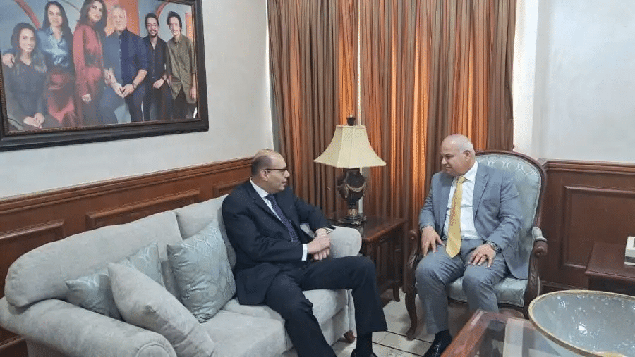 وزير العمل والسفير المصري يبحثان تعزيز التعاون