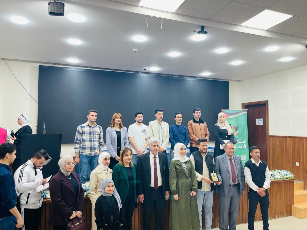 احتفاء بخريجي "ملتقى التغيير" وتكريم المدربين والمشاركين في حفل مميز