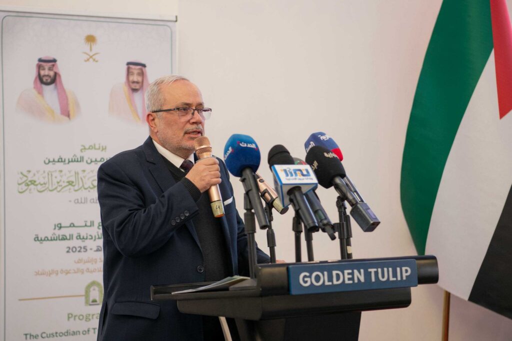 وزارة الشؤون الإسلامية السعودية تقيم حفلًا لتنفيذ برامج خادم الحرمين الشريفين لتفطير الصائمين وتوزيع التمور في الأردن .. صور