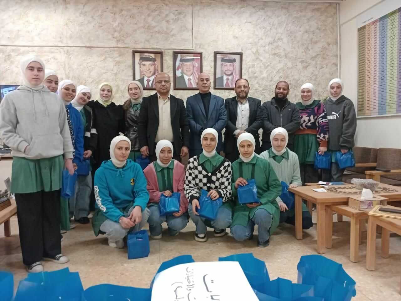 اللصاصمة يتابع الاختبار التجريبي للاختبار الدولي PISA في مدرسة زين الشرف 1 اللصاصمة يتابع الاختبار التجريبي للاختبار الدولي PISA في مدرسة زين الشرف