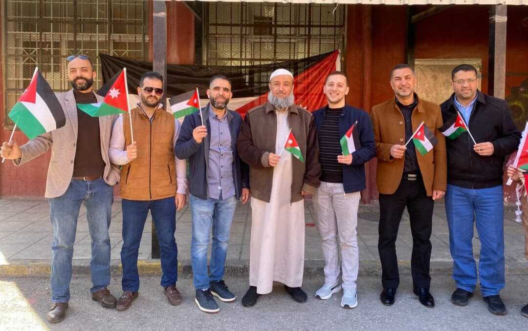 الهباهبه يشارك طلبة مدرسة المهلب بن أبي صفرة الأساسية للبنين فعاليات الاحتفال باليوم الوطني للعلم الأردني