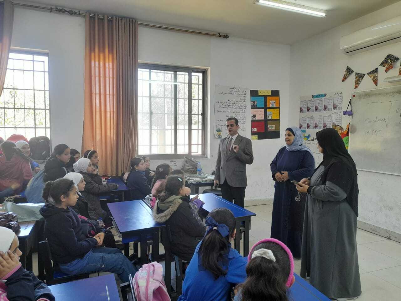 الزيود يزور مدارس منطقة خريبة السوق