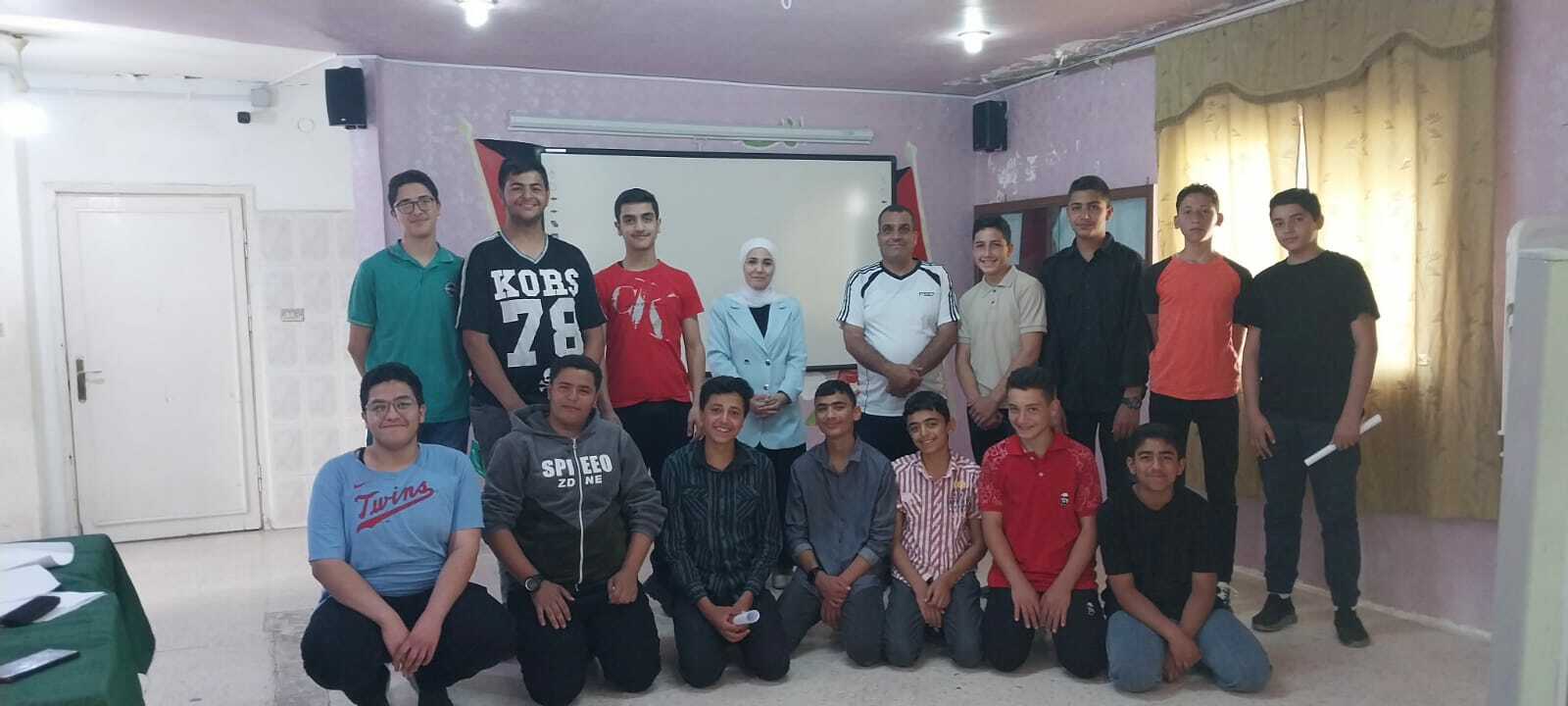 مركز شباب صخرة يختتم دورة تدريبية في الرياضيات