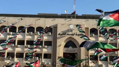 بلدية إربد تنهي تزيين معالم المدينة وطرقها احتفاءً بعيد الاستقلال