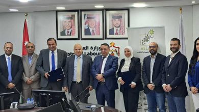 "التنمية والتشغيل" و"البريد الأردني" يوقعان اتفاقية لتمويل سيارات وسكوترات لتشغيل الأردنيين