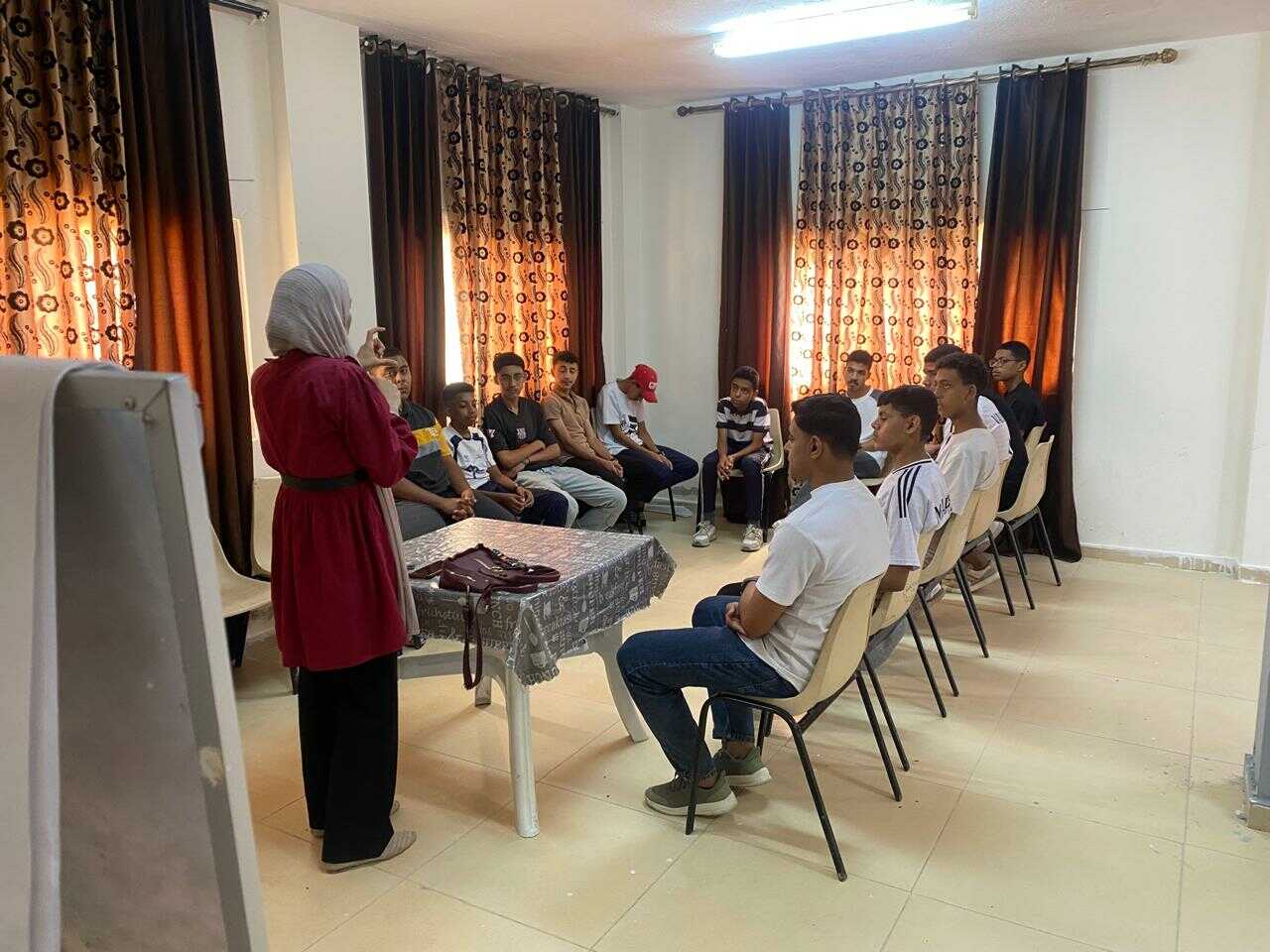 ورشات عمل حول الأوراق النقاشية الملكية وأخرى في تسويق المنتجات الزراعية في مراكز شباب إربد