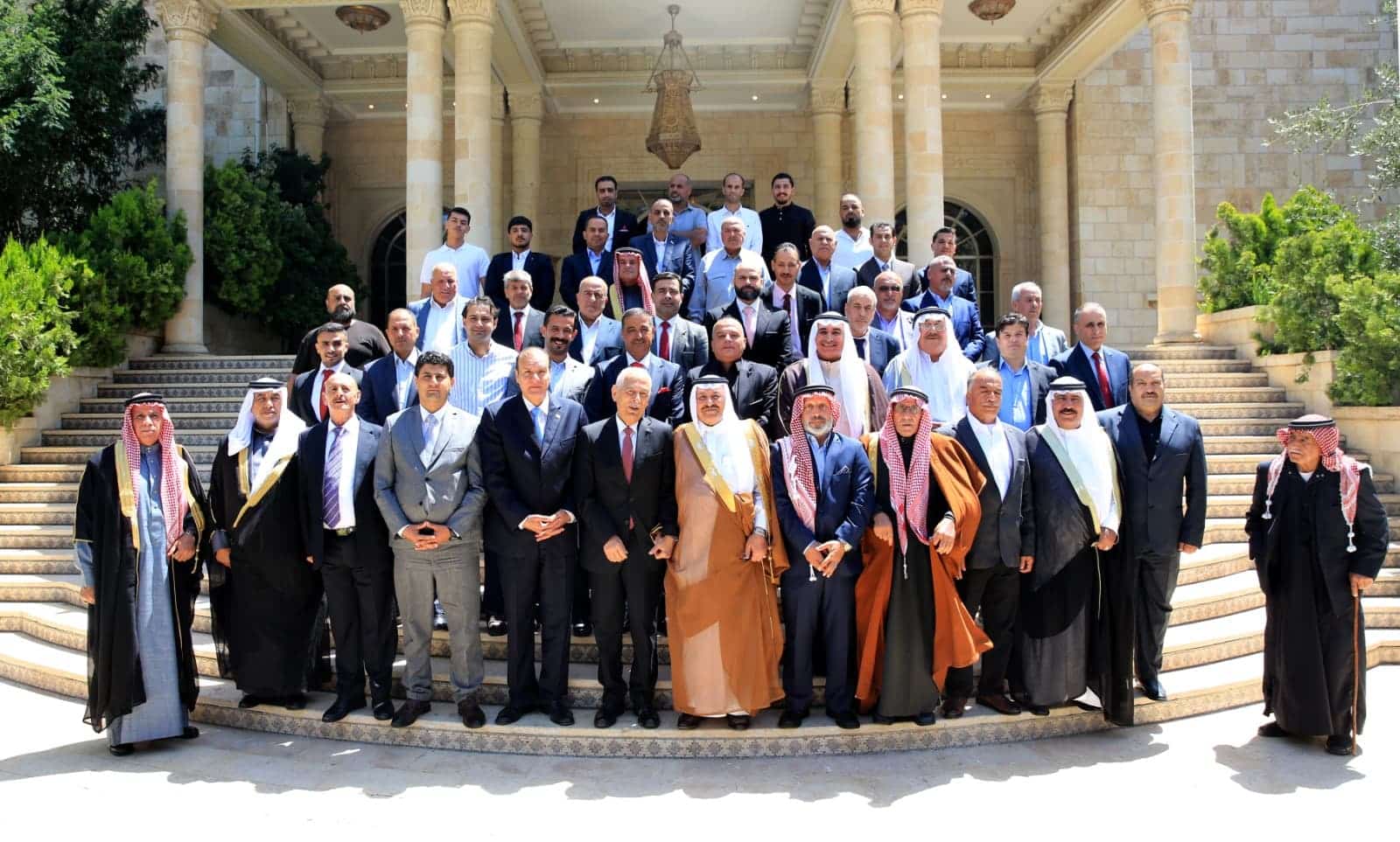 رئيس الديوان الملكي يلتقي وجهاء وأبناء الطفيلة الهاشمية