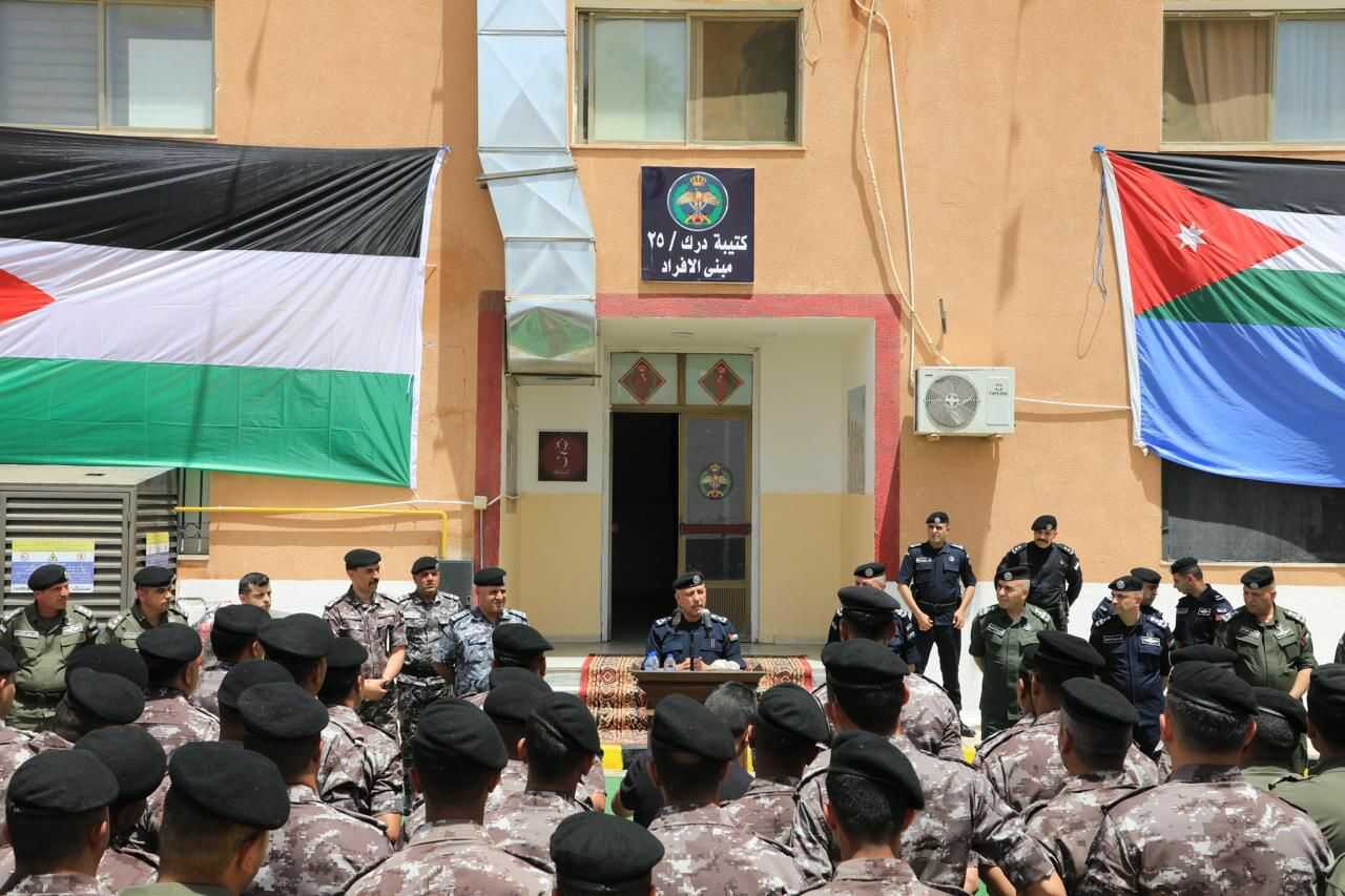 مدير الأمن العام يزور كتيبة الدرك 25 / الرويشد، ويؤكّد، حربنا ضد المخدرات مستمرة بكل قوة وحزم 1 مدير الأمن العام يزور كتيبة الدرك 25 / الرويشد، ويؤكّد، حربنا ضد المخدرات مستمرة بكل قوة وحزم