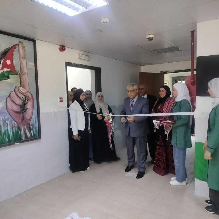 الخصاونة يرعى احتفال مدرسة الطيبة الثانوية بعيد الاستقلال (79)