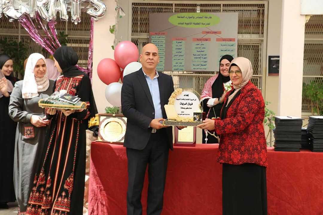 اللصاصمة يرعى تخريج طلبة الثانوية العامة